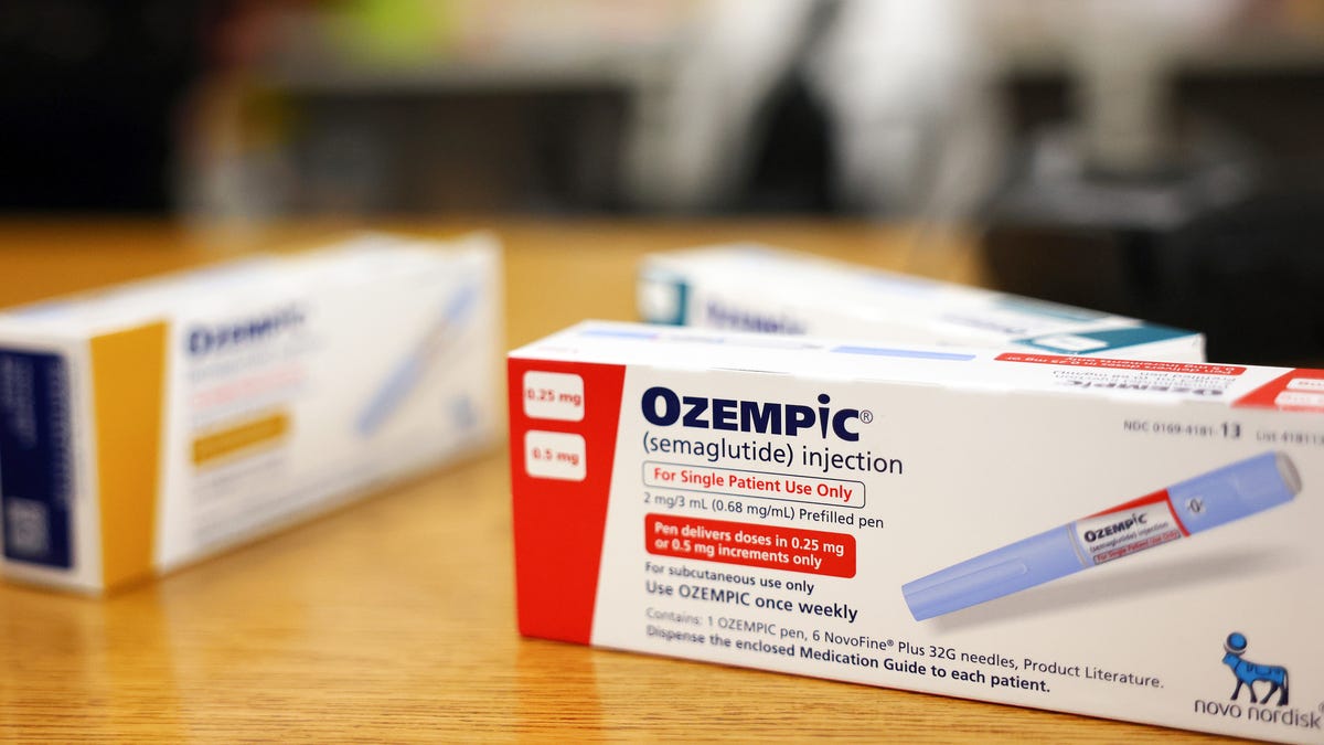 Noom expands weight loss program to include prescription drugs.