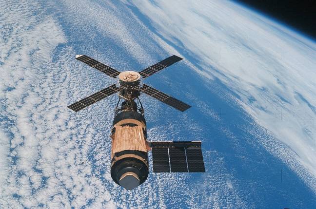 Featured image for "50th Anniversary: The Historic Return of Skylab's All-Rookie Final Crew"