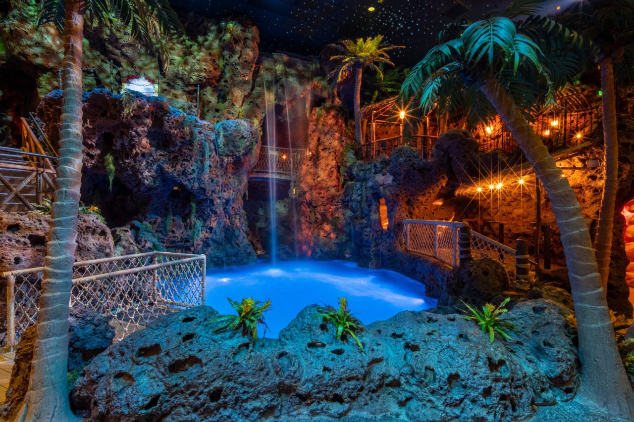 Featured image for Casa Bonita employees unite, demand change