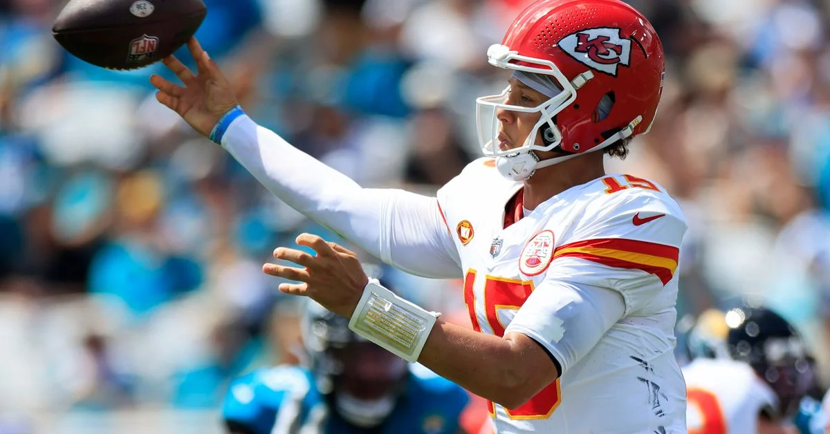 Chiefs' Offensive Struggles and O.J. Simpson's Podcast Appearance