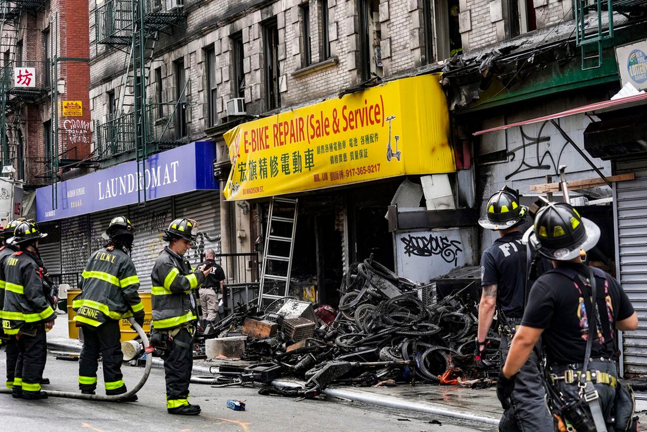 Featured image for E-bike battery fires cause deadly crisis in NYC.