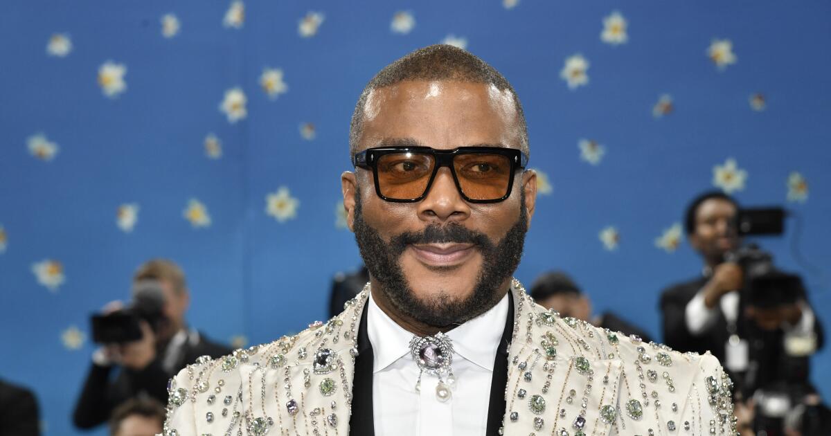 Featured image for Tyler Perry Faces $260 Million Sexual Harassment Lawsuit from 'The Oval' Actor