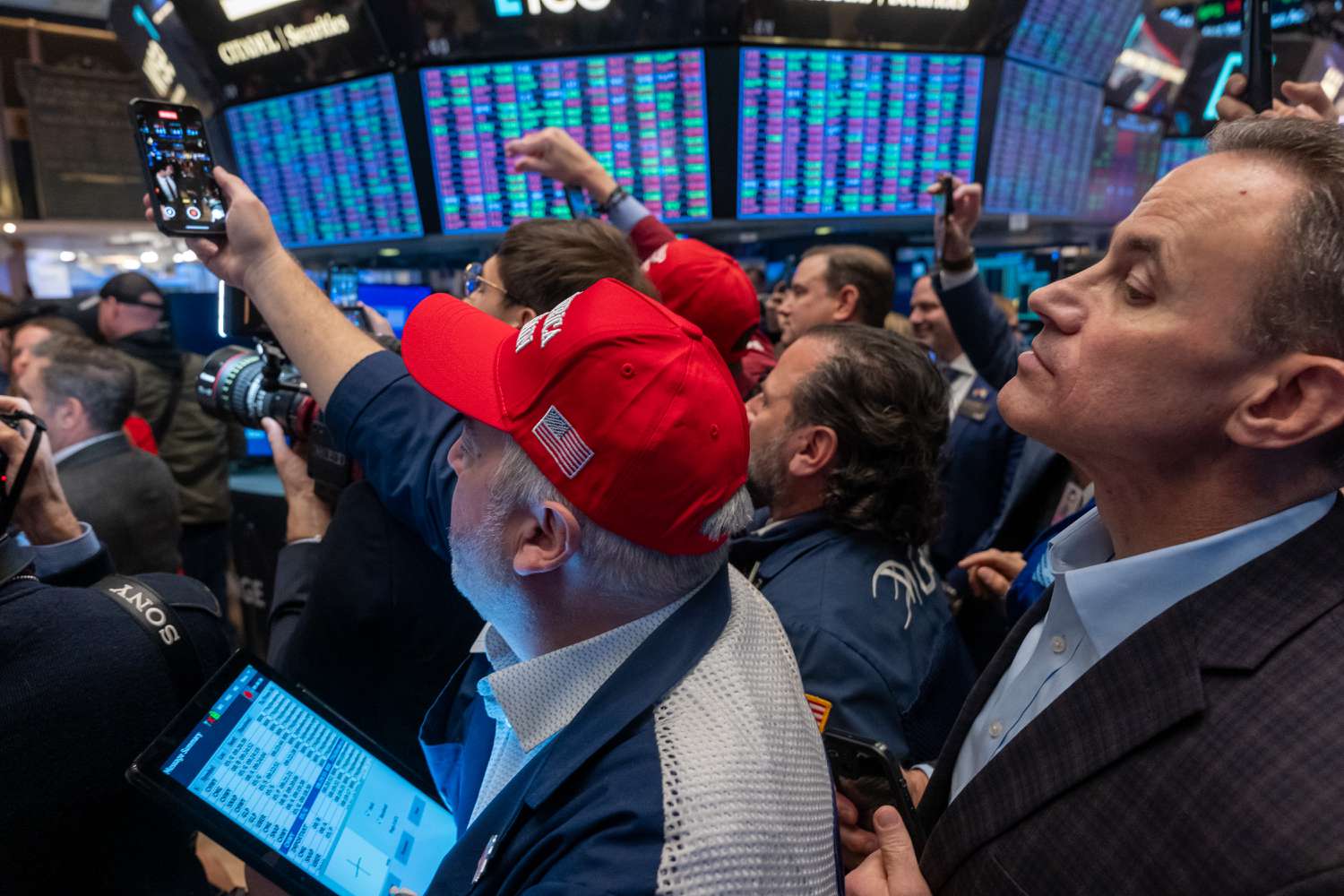 Featured image for Stocks Dip as Market Rally Pauses Amid Mixed Data and Inflation Concerns