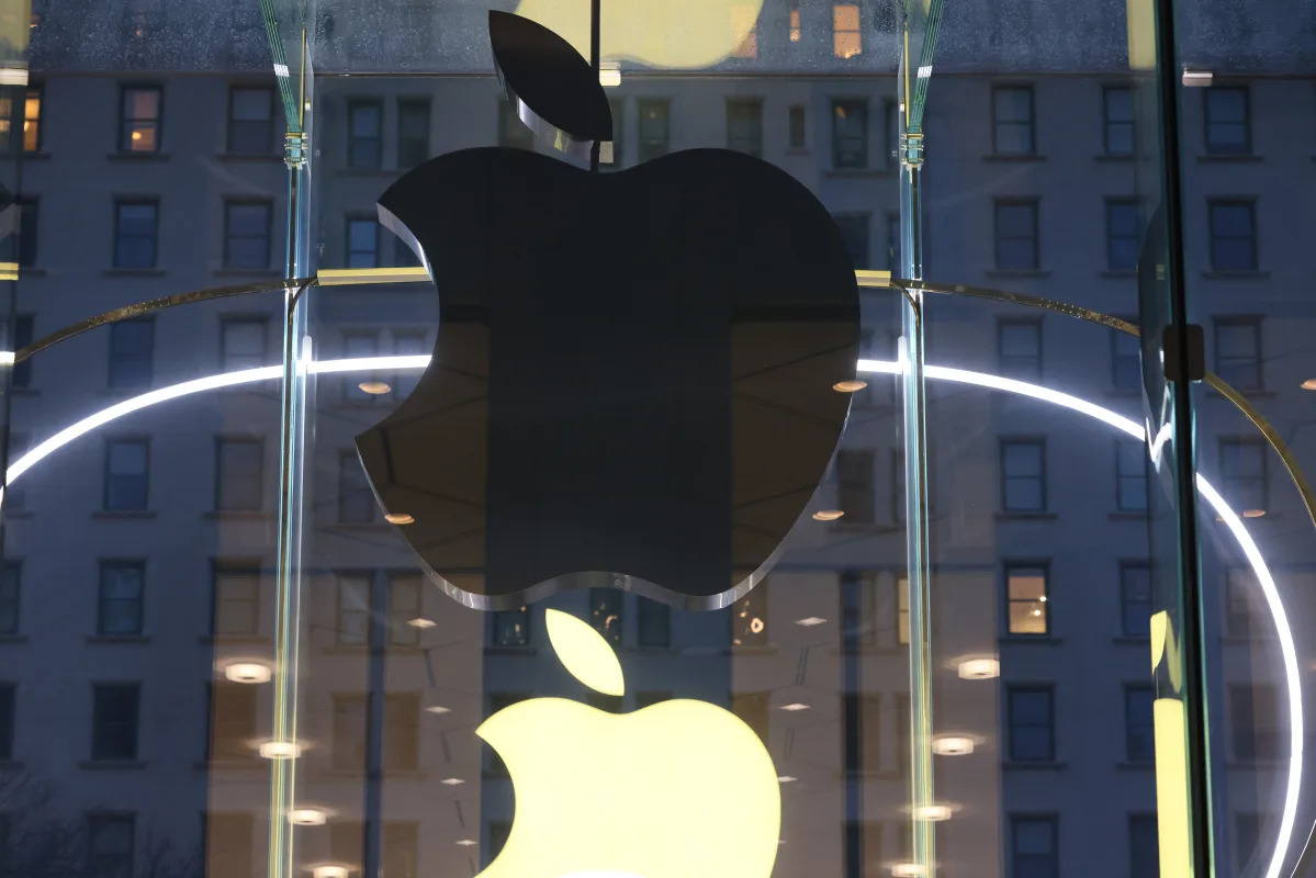 "Apple Abandons Electric Car Project and Embraces AI Trend"