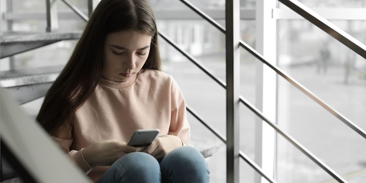 Featured image for "The Psychological Path from Loneliness to Smartphone Addiction"