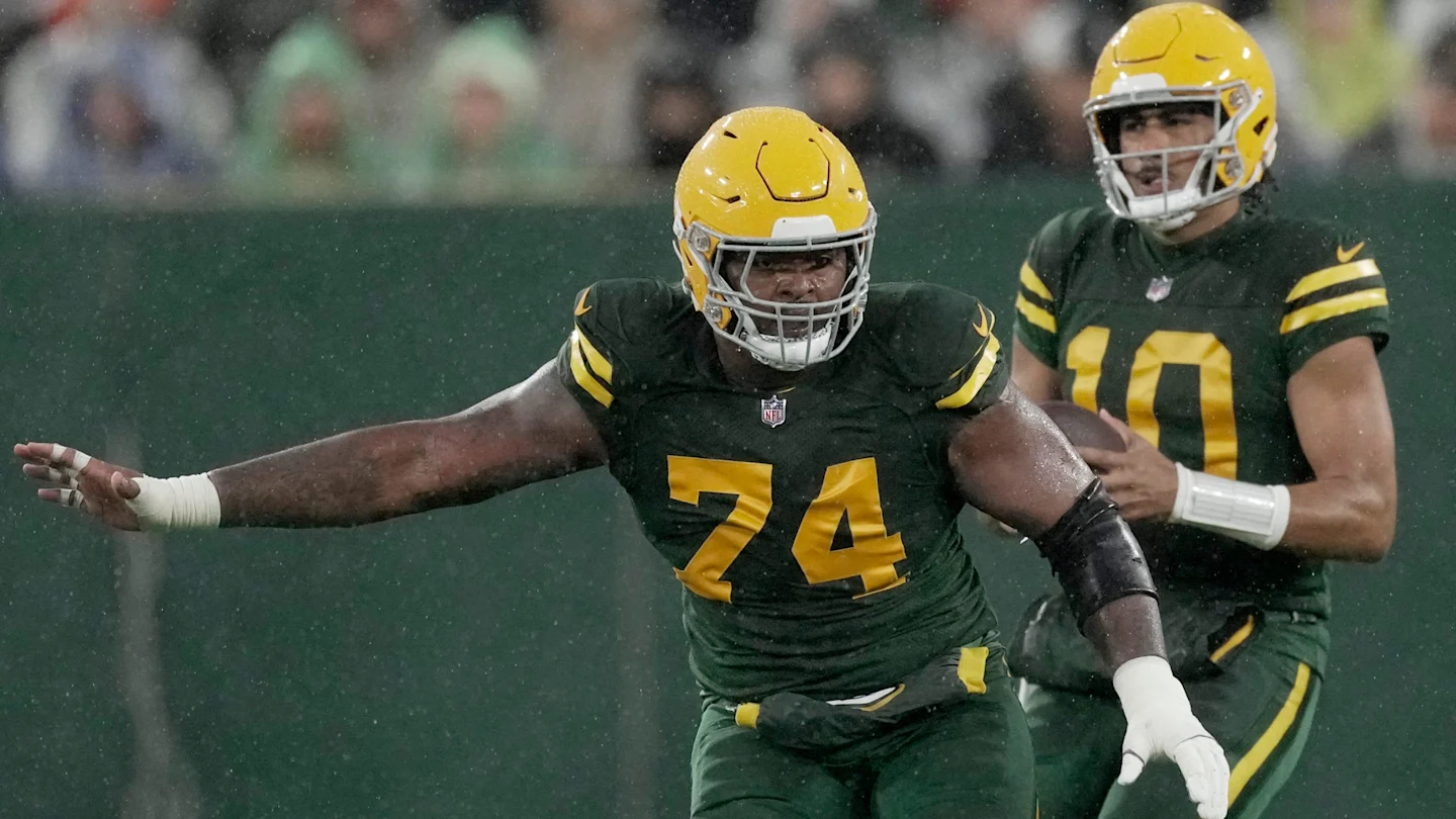 Featured image for Elgton Jenkins Excels at Center, Focuses on Return and Future with Packers