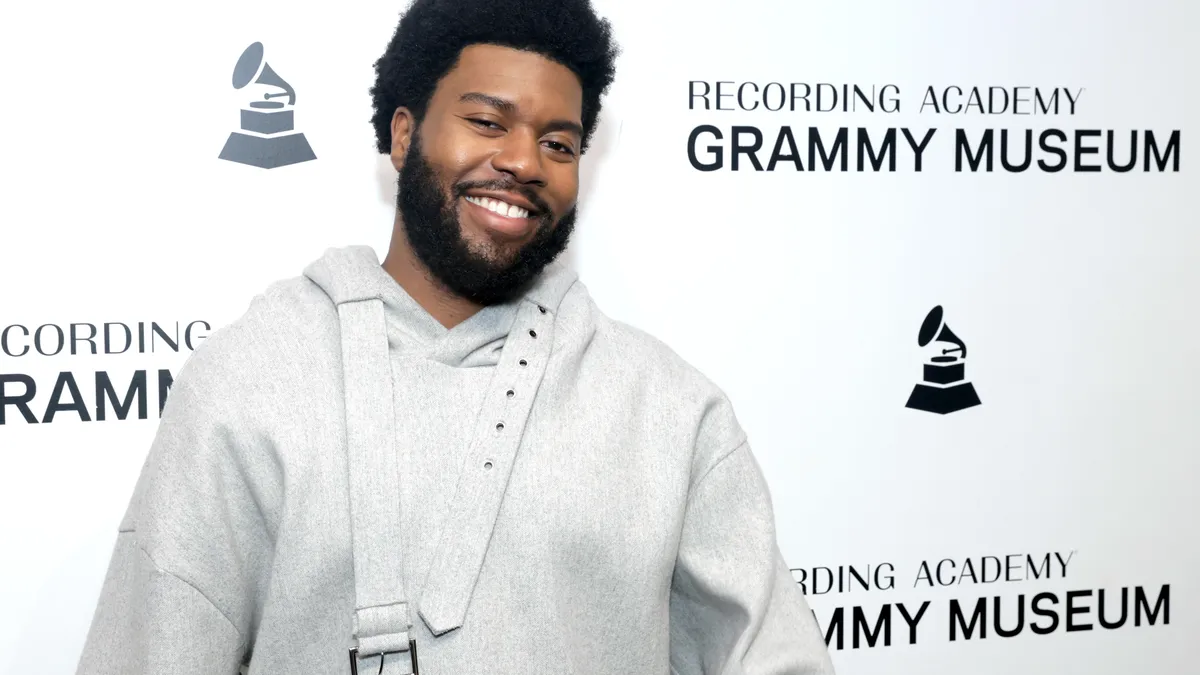 Featured image for Singer Khalid Proudly Comes Out as Gay After Online Outing