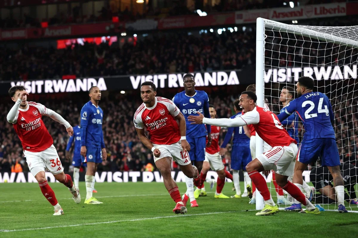 Arsenal edge Chelsea as Neto’s red short-circuits comeback