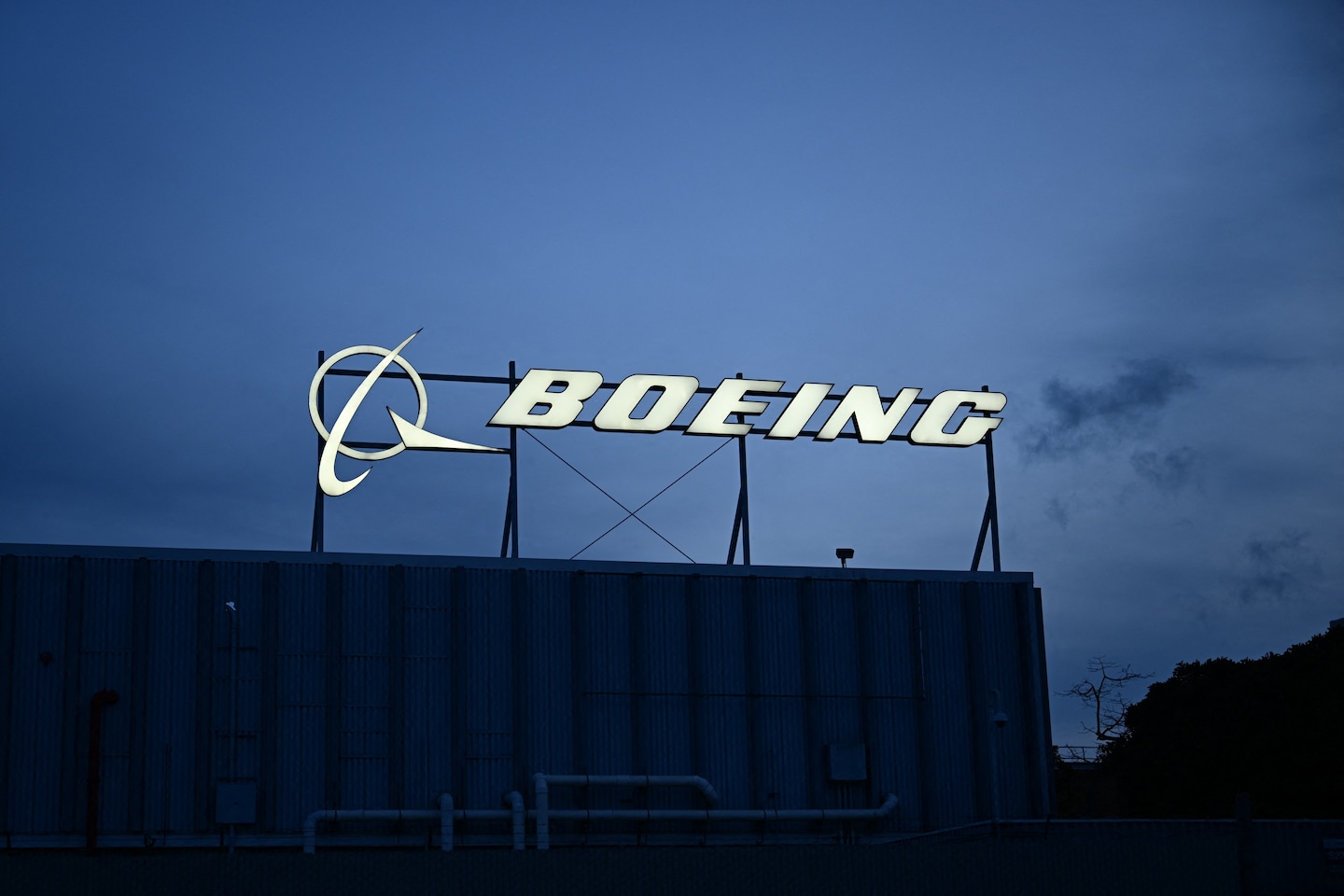 "Tragic End: The Death of Boeing Whistleblower John Barnett"
