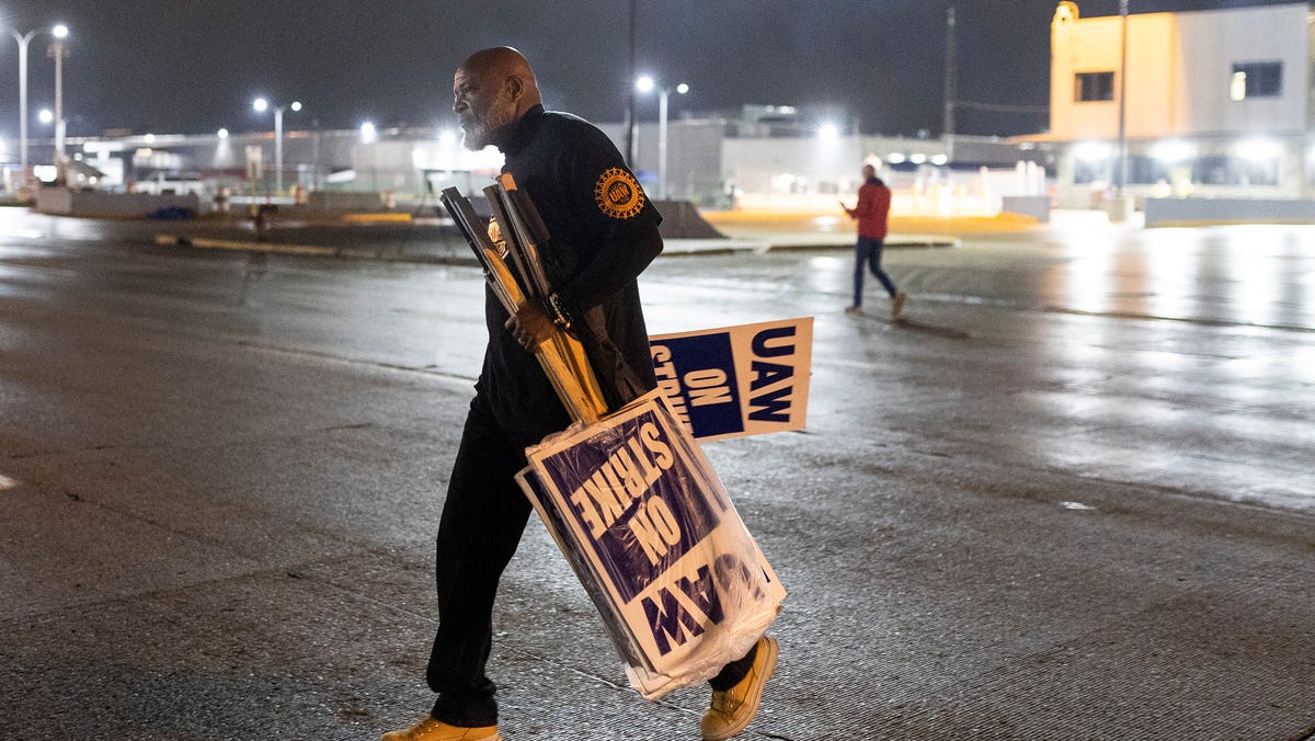 "Ford CEO Reflects on Impact of UAW Strike at Kentucky Truck Plant"