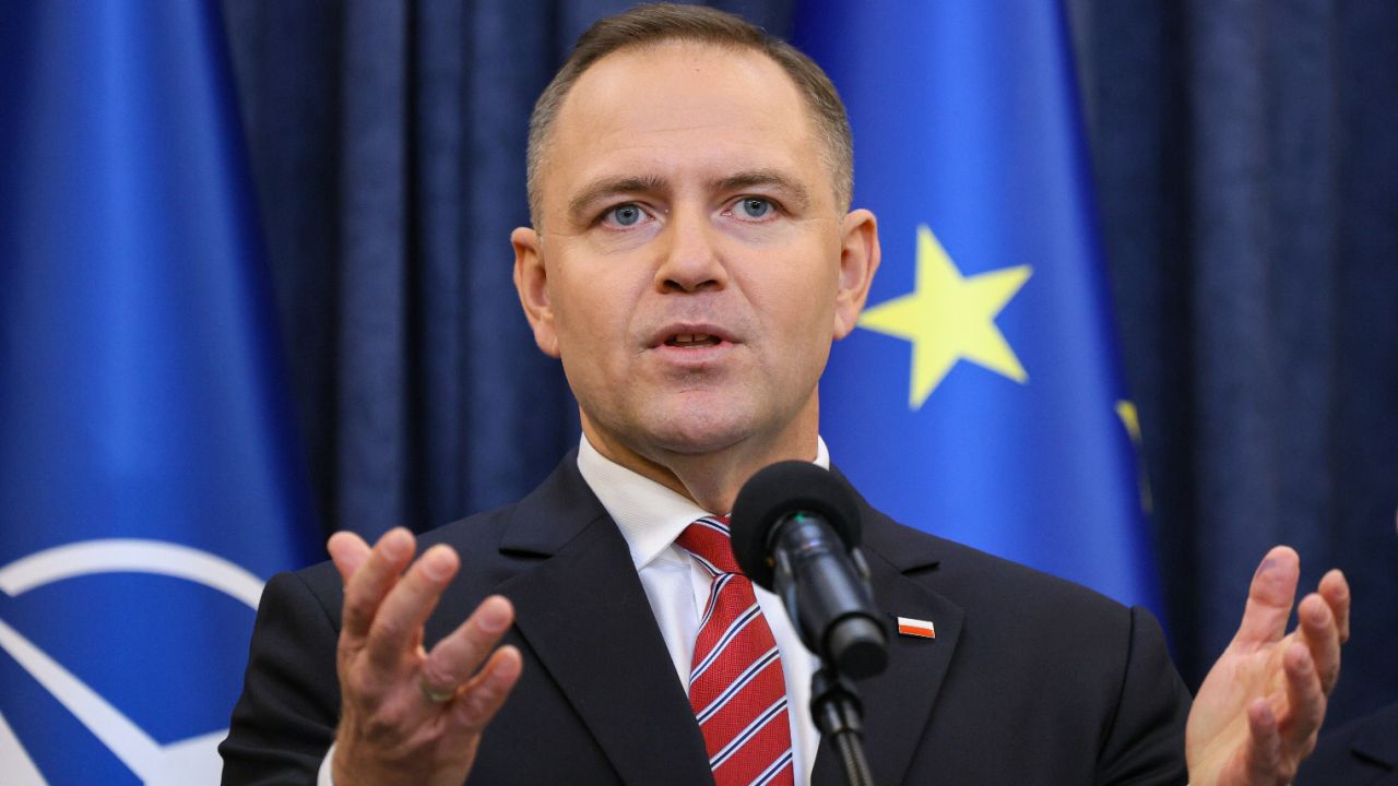 Featured image for Polish President's Veto Endangers Ukraine's Starlink Access Amid Refugee Aid Dispute