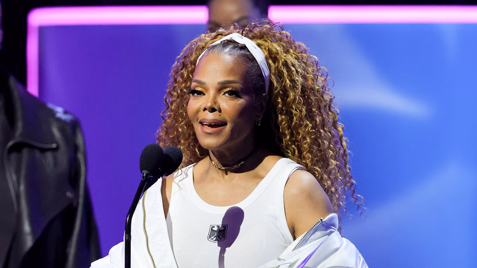 Featured image for Janet Jackson Shines at 2025 AMAs with Iconic Performance and Family Reflections