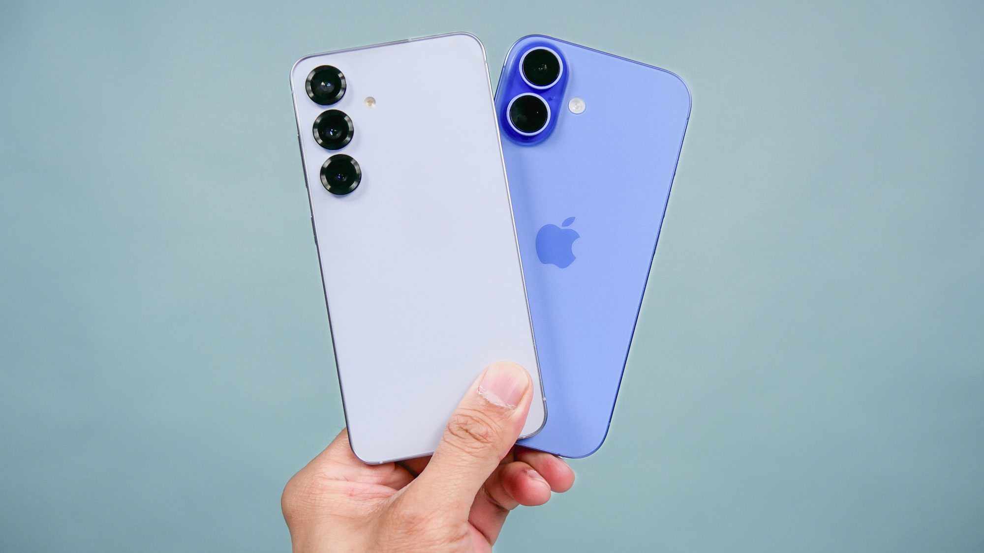 Samsung Gains Ground on Apple Amid Rise of Foldable Phones