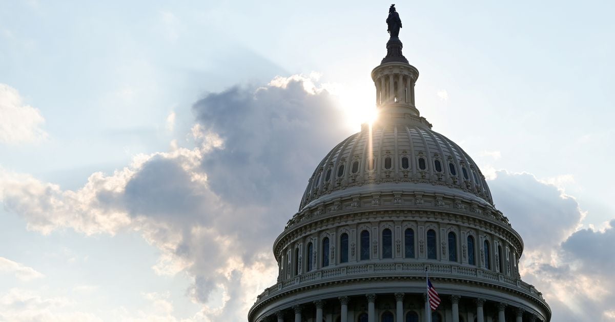 US Senate Extends Session to Address Border and Ukraine Aid Talks