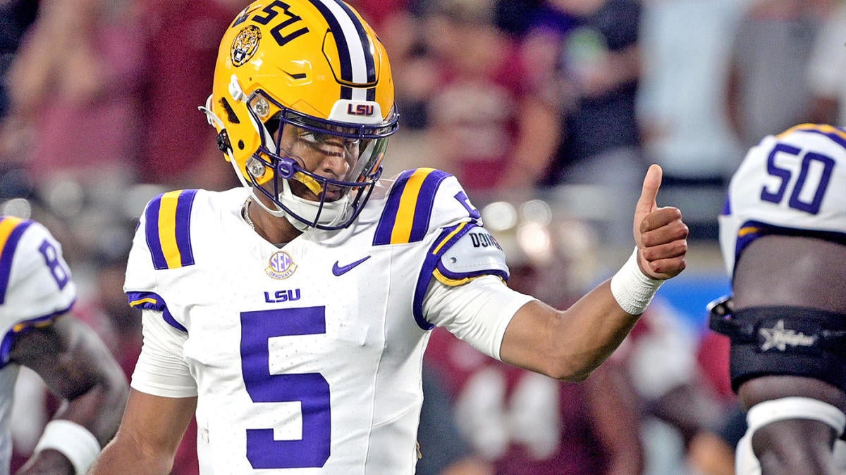 LSU QB Jayden Daniels Dominates College Football Awards in 2023
