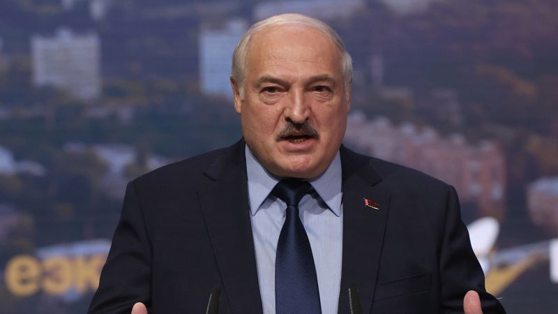 Lukashenko offers nuclear weapons to potential Union State members.