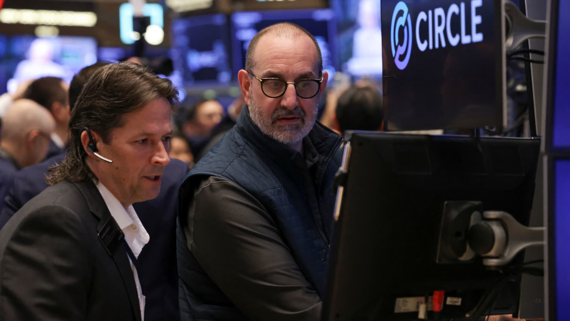 US Treasury Yields Fluctuate Amid Inflation Data and Trade Talks