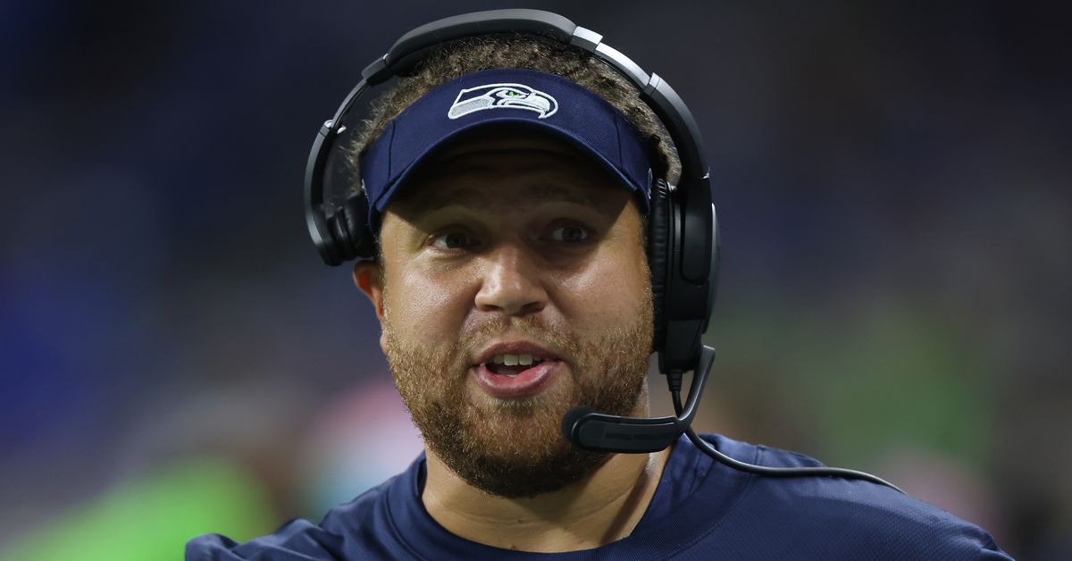 "Seahawks' 2023 Draft Plans: O-line, Linebackers, Trades, and Safety Strategy"