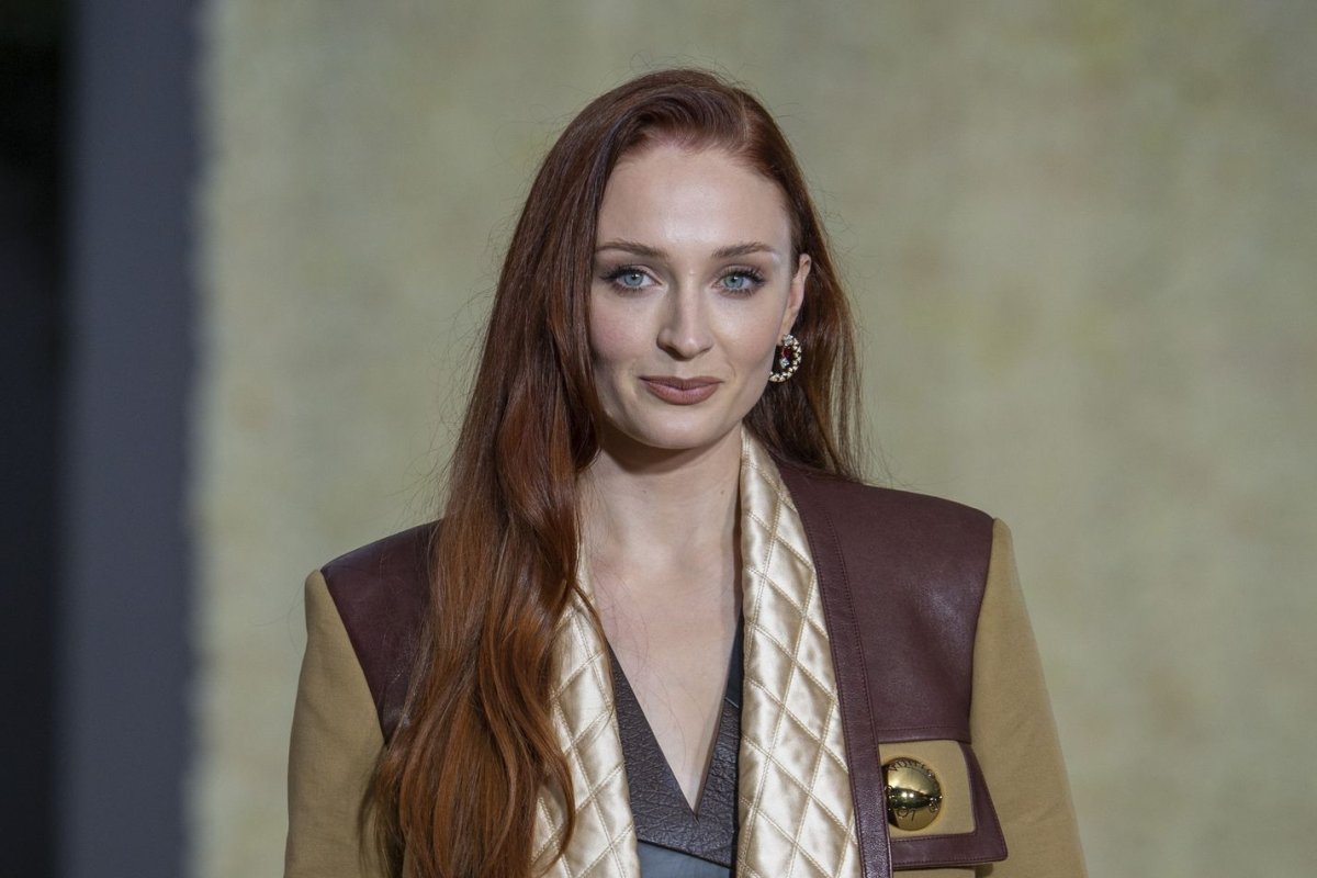 Featured image for Sophie Turner Describes Her 'Vile' Kiss with Kit Harington in New Film