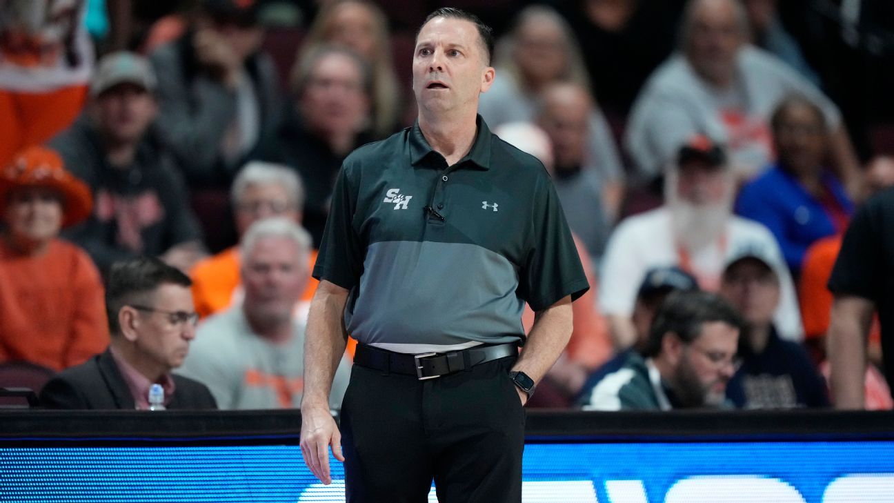 Featured image for Jason Hooten named new head coach for NMSU men's basketball team.