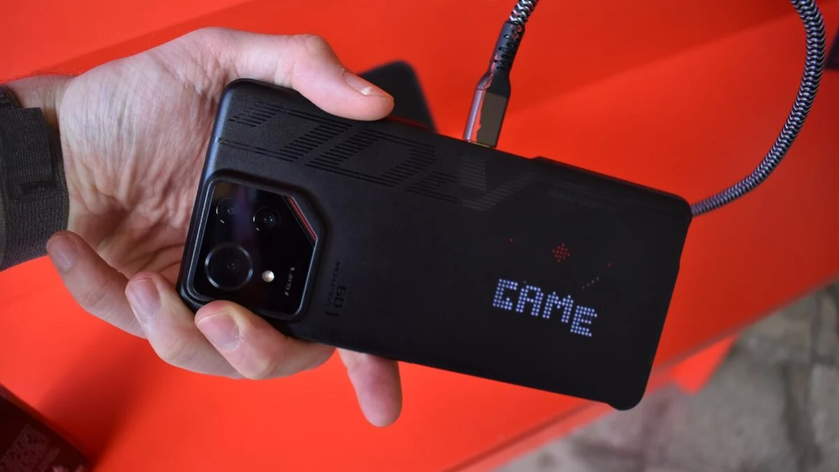 Featured image for Xiaomi 17 Pro Max: The Ultimate Gaming Phone with Dual Screens