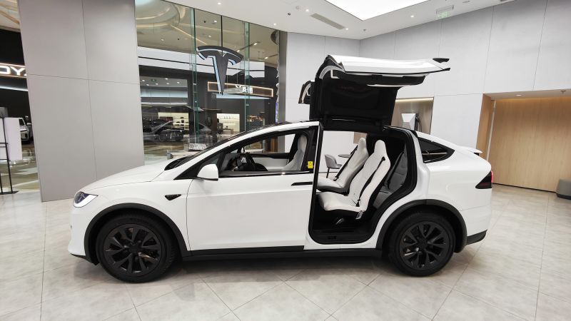 "Tesla Sales Plummet, Stock Market Declines, and Truth Social's $58 Million Loss: U.S. Market Update"