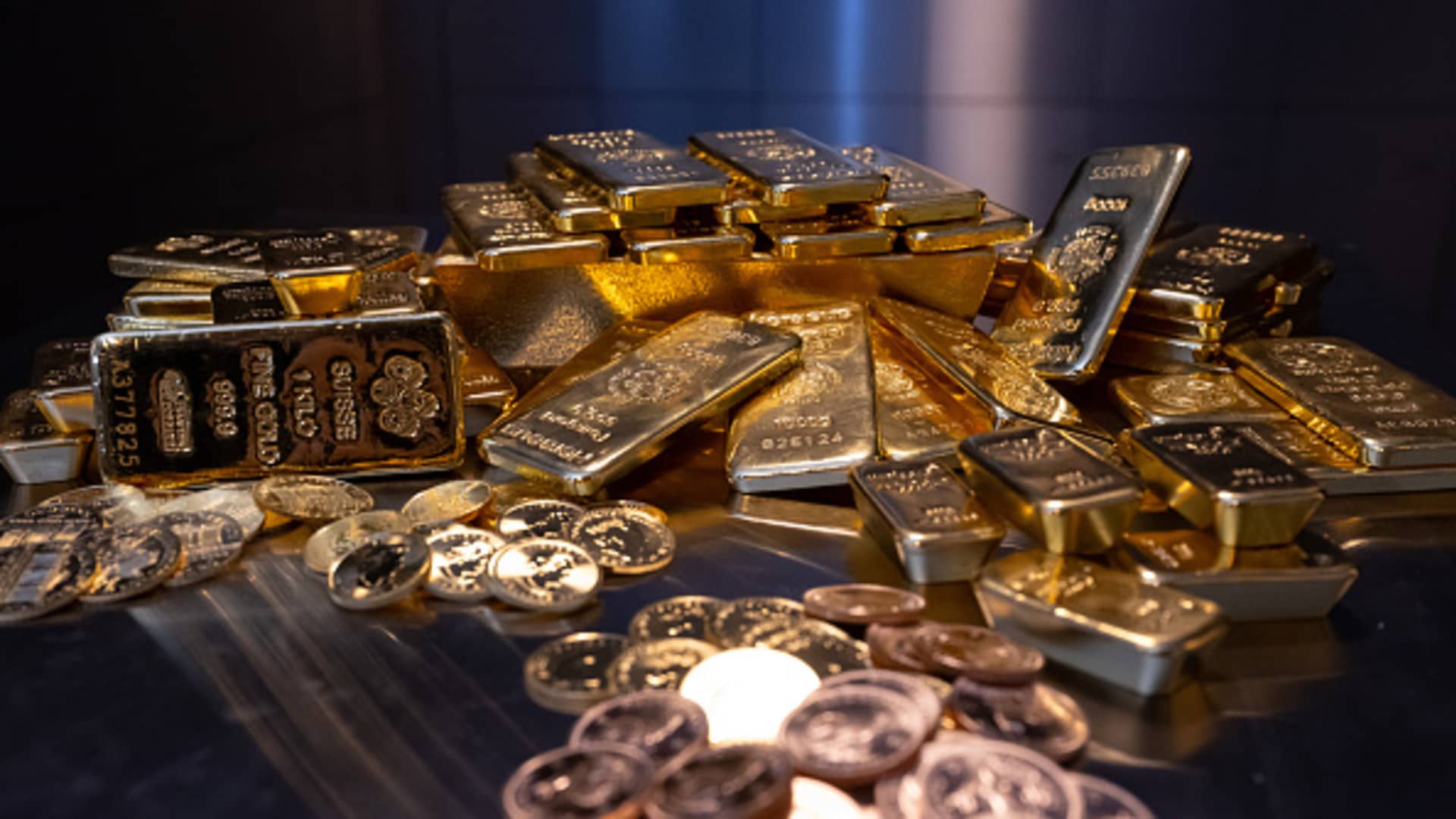 "Gold Fever Fuels Record Rush as Stocks and Precious Metals Rally Together"
