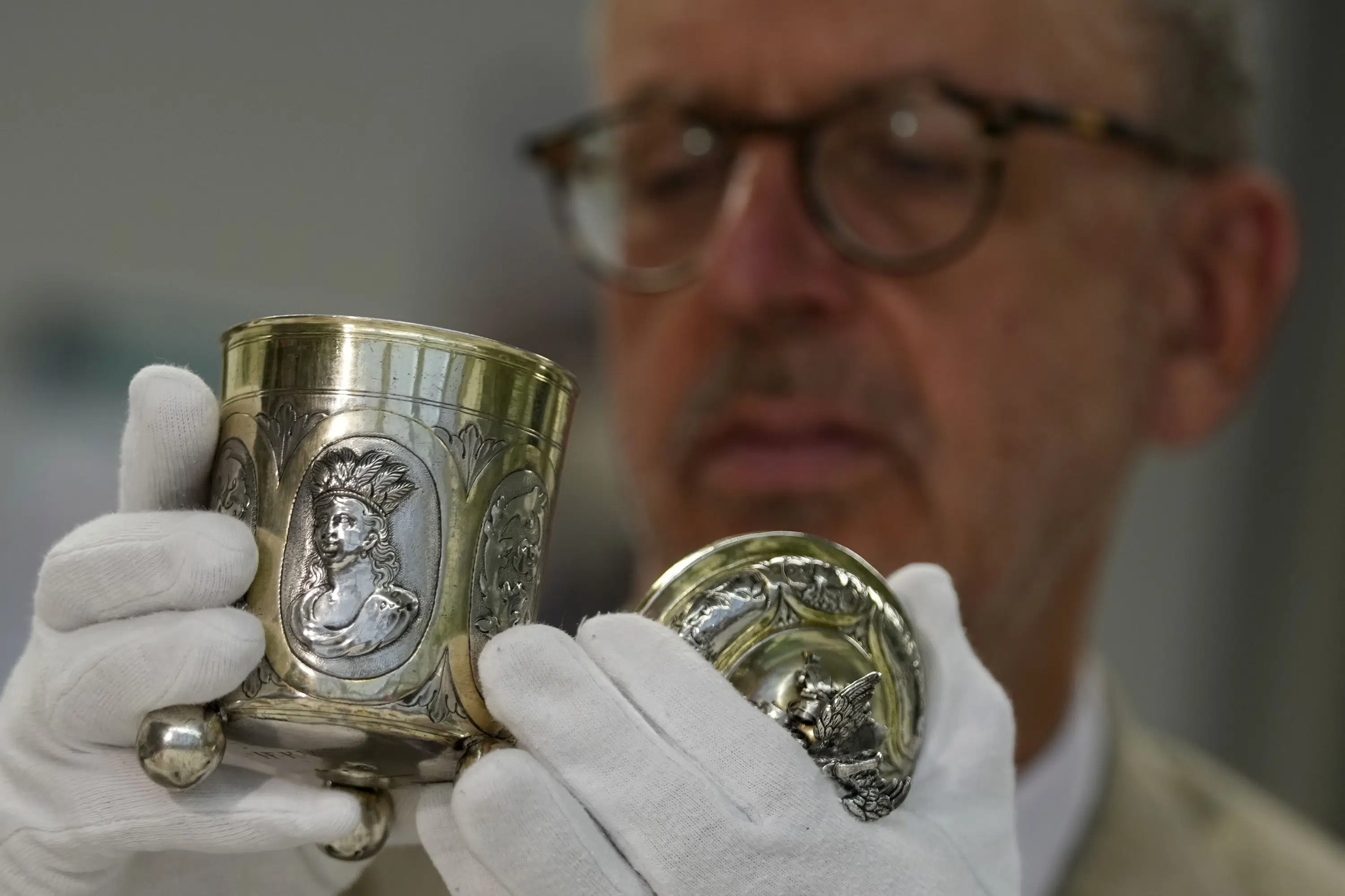 German Curator Returns Stolen Silver Heirlooms to Holocaust Survivors