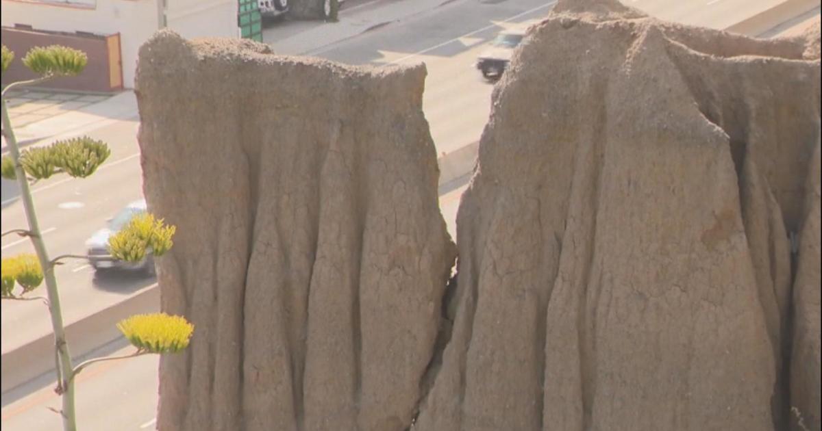 Featured image for Emergency Stabilization Efforts on Santa Monica Bluff Impact Traffic