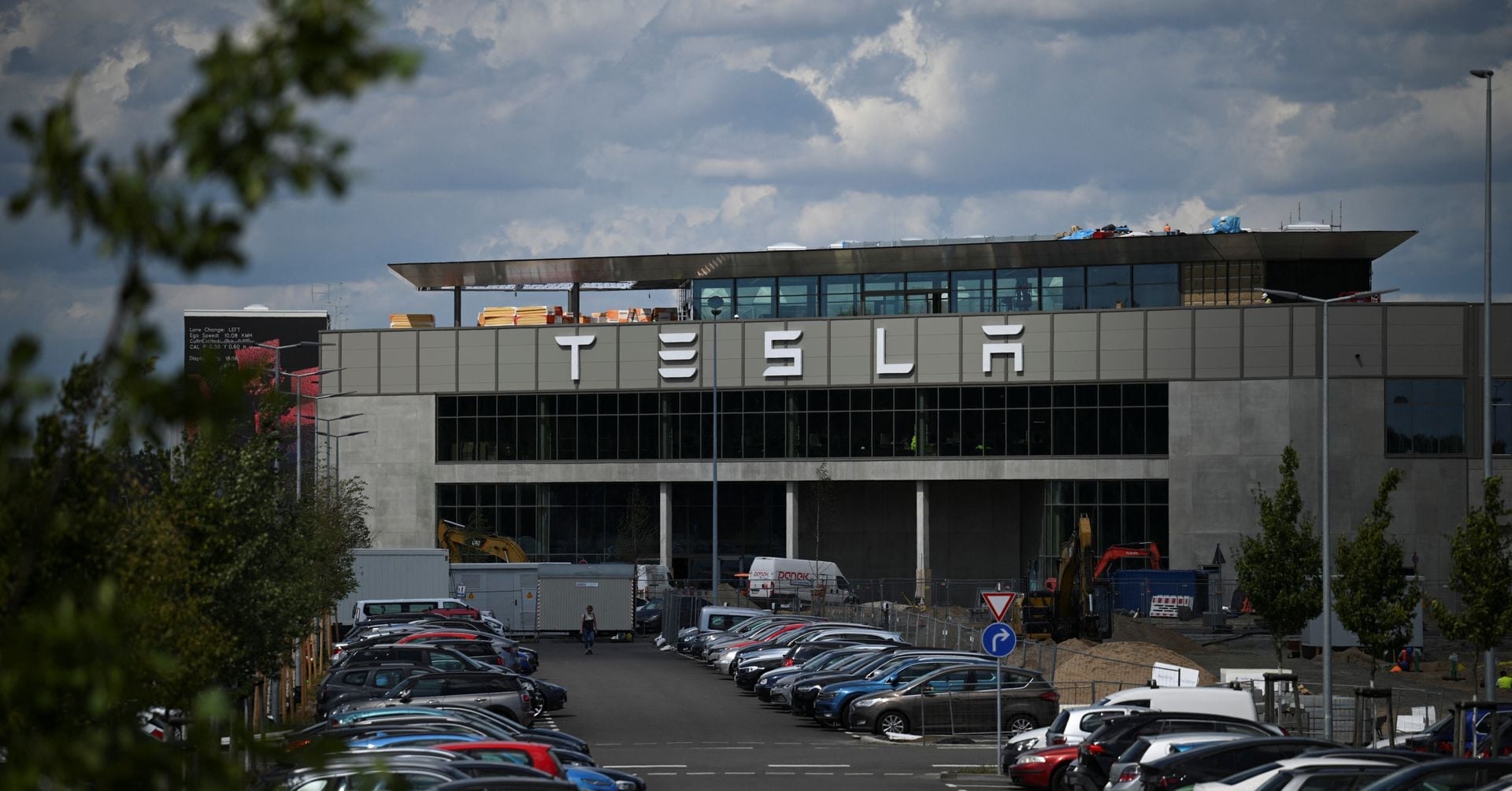 Featured image for "Red Sea Disruption Halts Tesla Production at Berlin Factory"