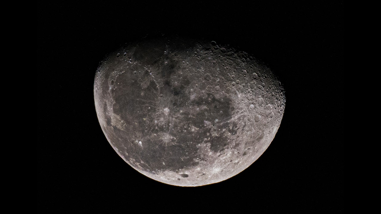 Featured image for "US and China Compete for Lunar Mining Dominance in Space Race"