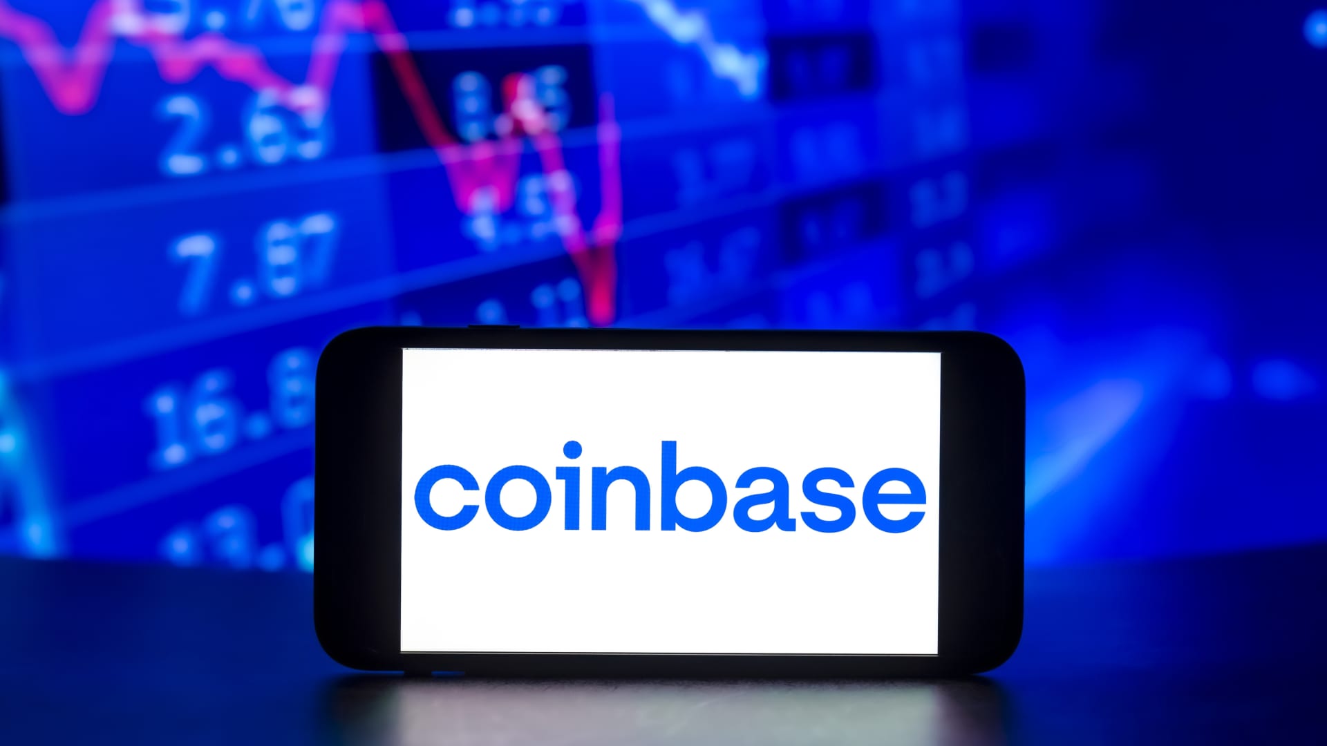 "Market Movers: Coinbase, Roku, and More Stocks to Watch"