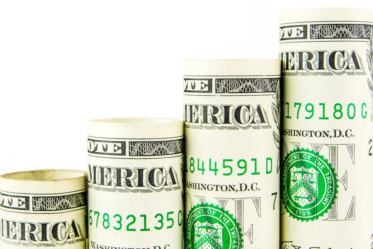 Featured image for "5 High-Yield Dividend Stocks Recommended by Analysts for February 2024"