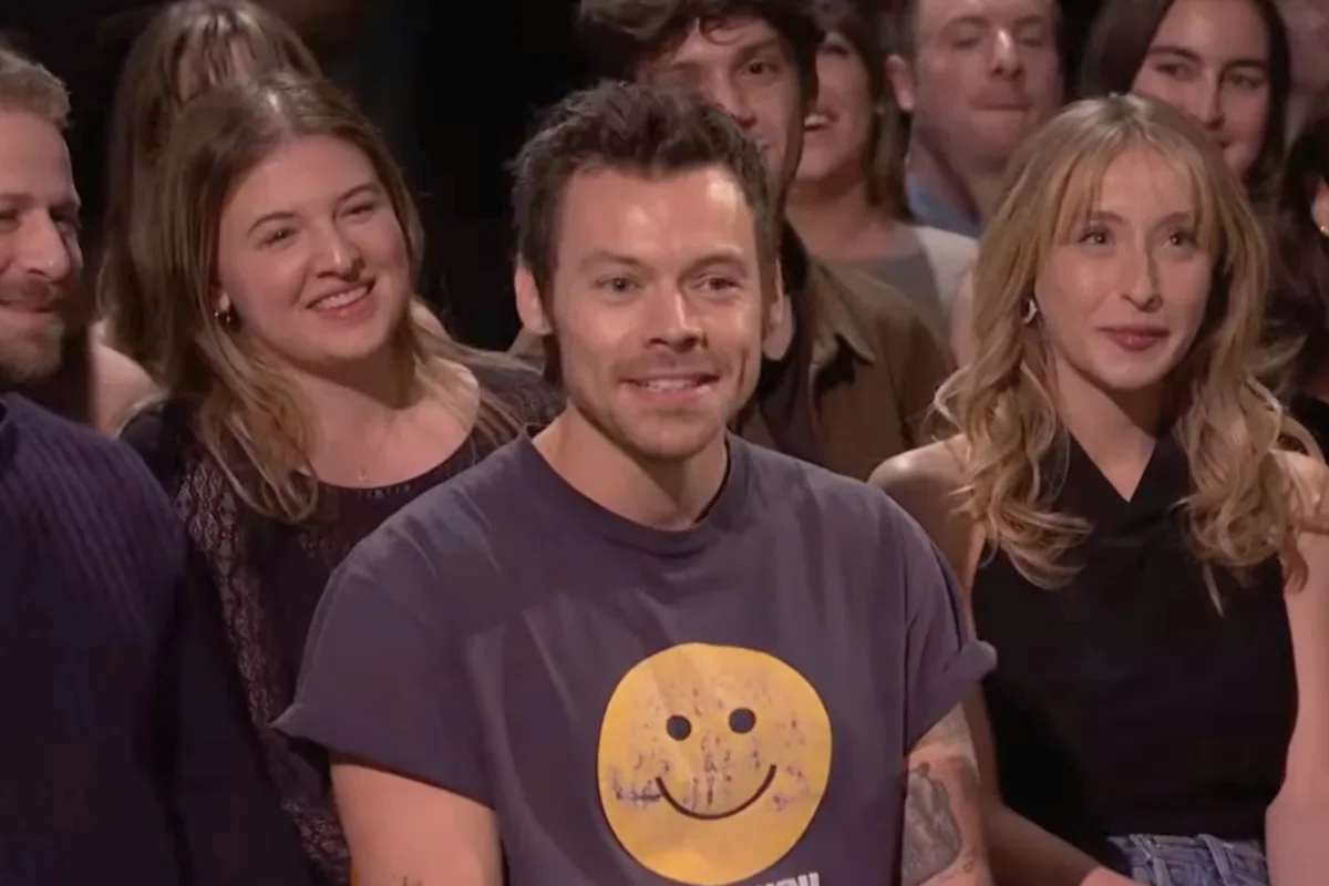 Harry Styles Surprises SNL Crowd With Cameo During Gosling Monologue