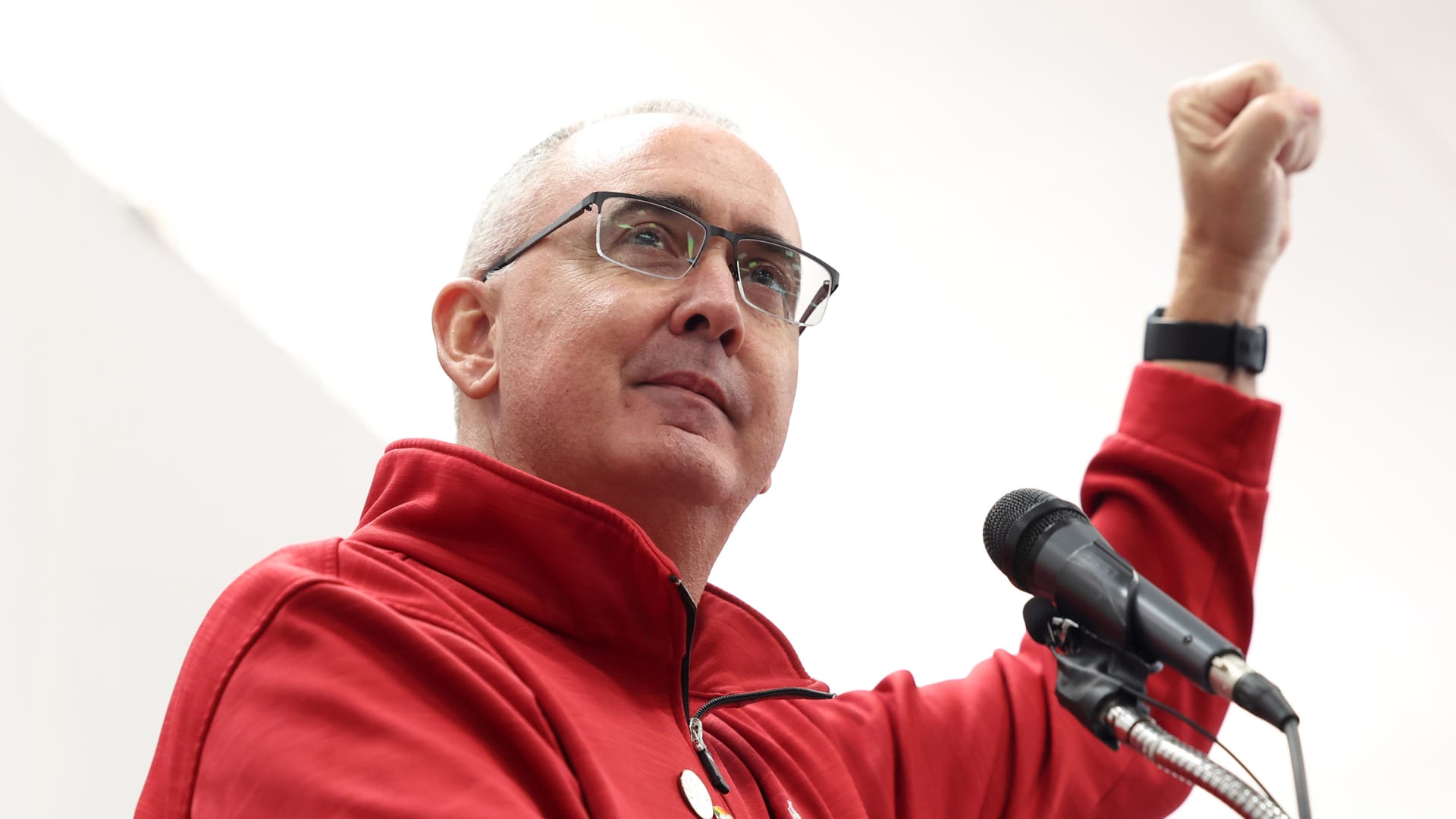 Featured image for "UAW Targets Tesla, Toyota in Contract Wins, Predicts 'Ugly' Labor Strife at Ford Battery Plants"