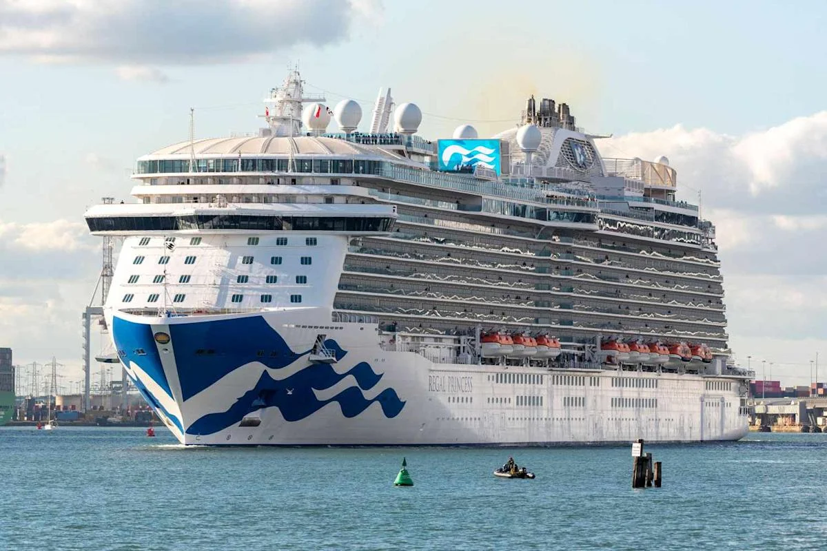 Norwegian Cruise Line Tightens Dining Dress Code, Sparking Online Backlash