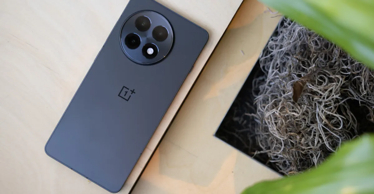 Featured image for OnePlus Phones Face Major SMS Security Vulnerability Awaiting Patch