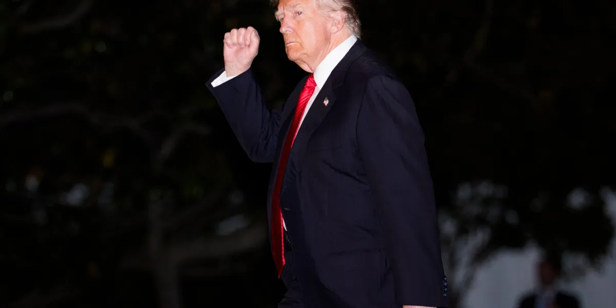 Featured image for Trump vows to resist extortion as government shutdown nears record length