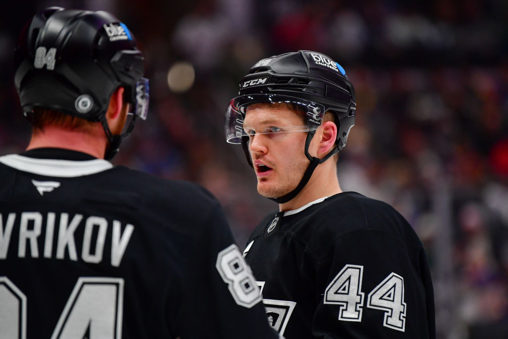 Kings Triumph Over Blue Jackets with 5-2 Victory
