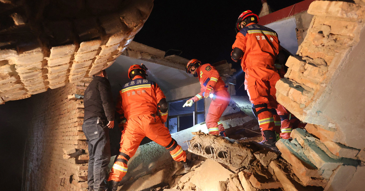 "Deadly Earthquake Strikes Northwestern China, Leaving Over 120 Dead"