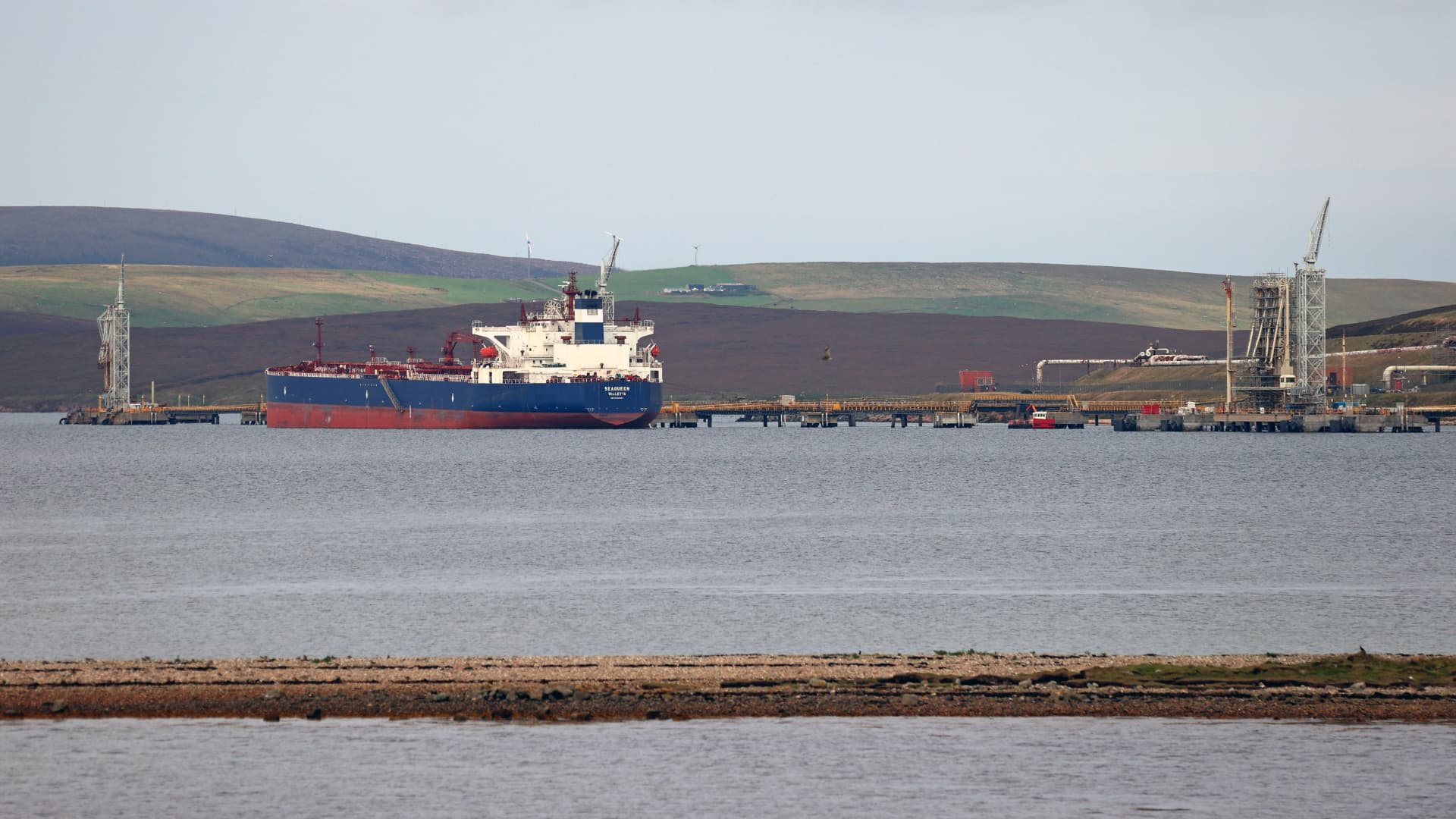 Controversial Approval: UK's Largest Untapped Oil Field to be Developed Despite Environmental Concerns