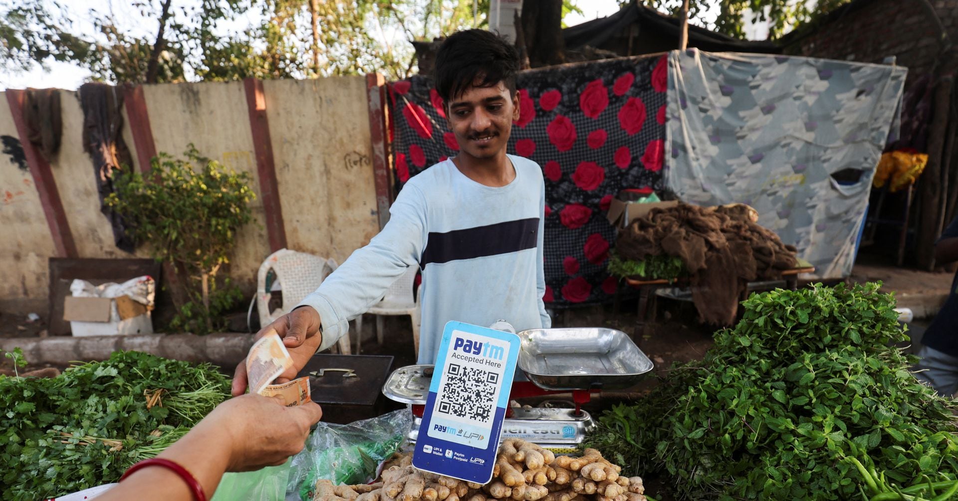 Featured image for "Paytm Faces Regulatory Challenges as Retailers Attract Walmart and Google"