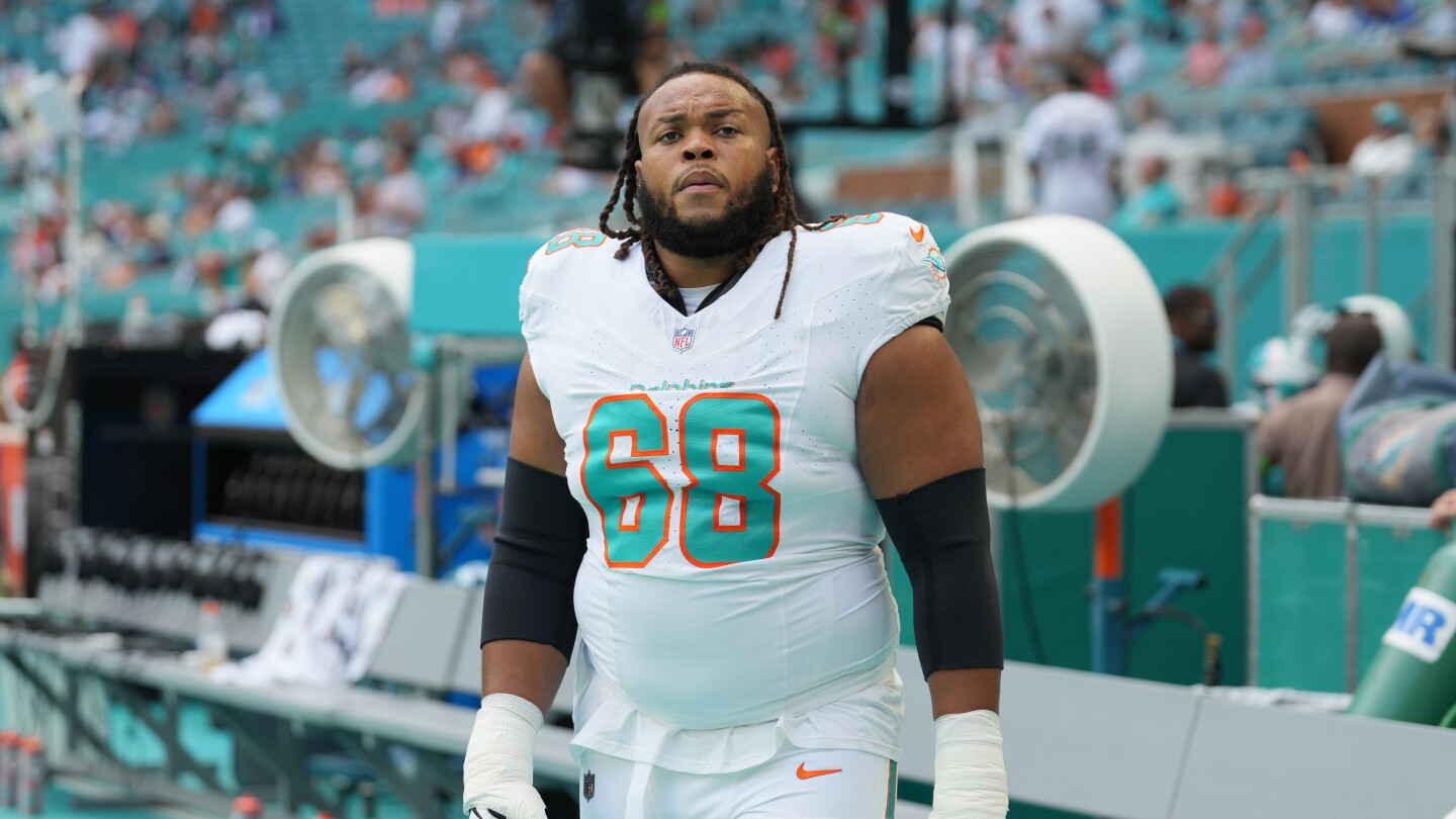 Featured image for "Robert Hunt Inks 5-Year, $100M Deal with Carolina Panthers"