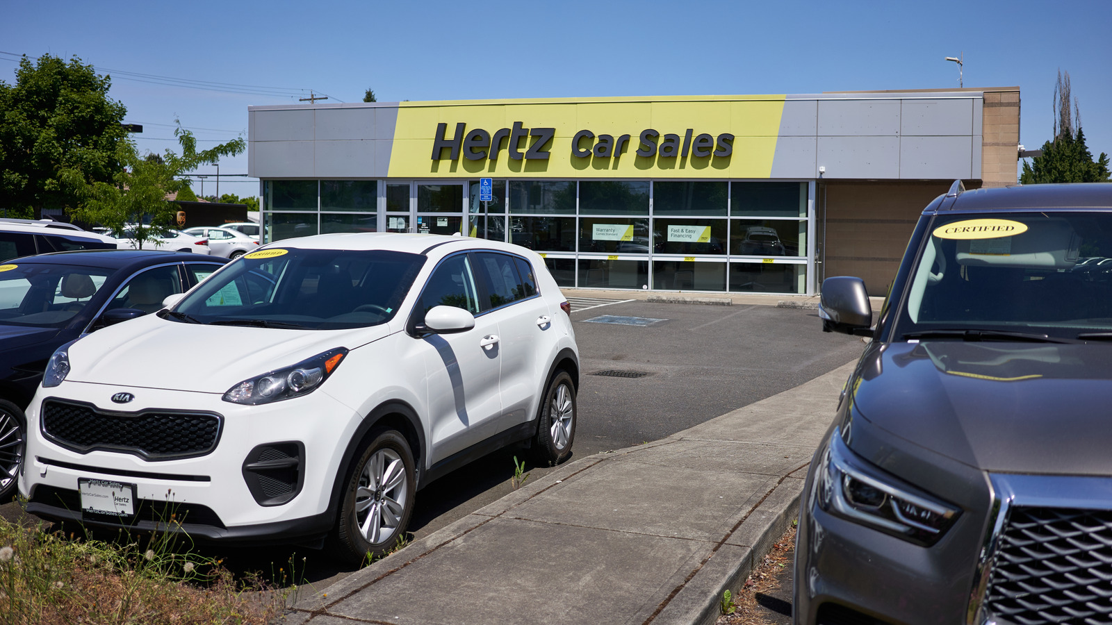 Featured image for Hertz Partners with Amazon Autos to Sell Used Cars Nationwide