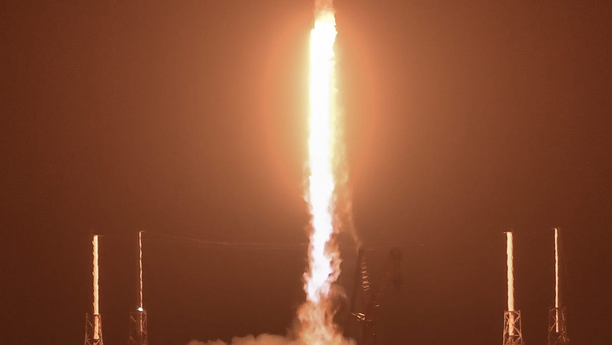 SpaceX's Double Launch Day: Two Falcon 9 Rockets Deploy Starlink Satellites