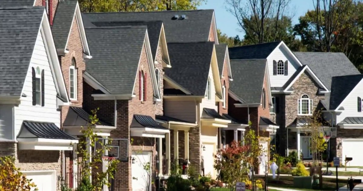 Featured image for Record High: Mortgage Rates Exceed 7% Amid Soaring Home Prices