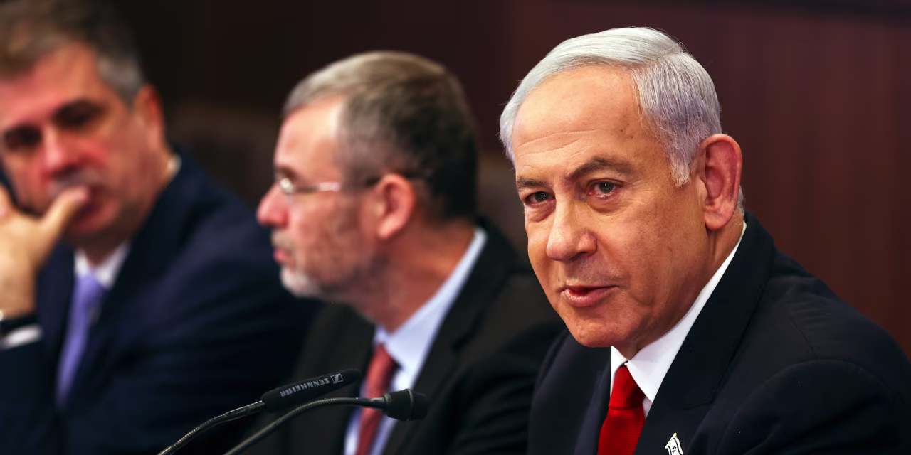 Netanyahu postpones dismissal of Defense Minister.