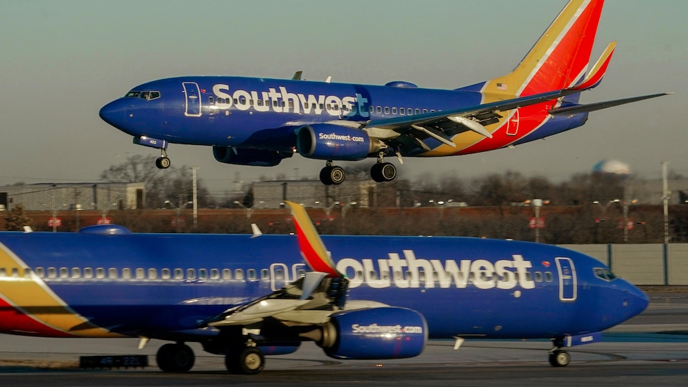 Featured image for Southwest Airlines flight attendants reject union-negotiated contract