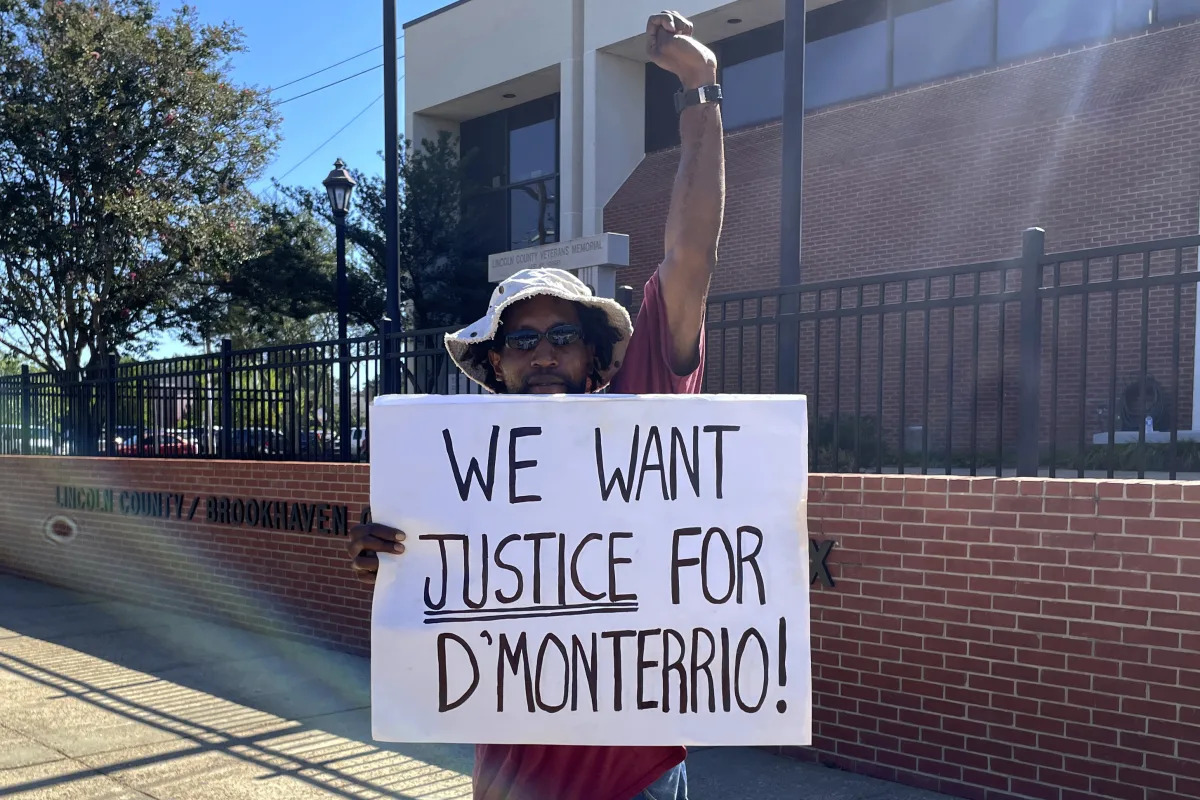 "Mississippi Judge Declares Mistrial in High-Profile Attack on Black FedEx Driver Case"