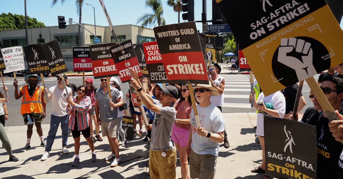 Featured image for Hollywood Writers and Studios Hold Crucial Meeting to Restart Negotiations